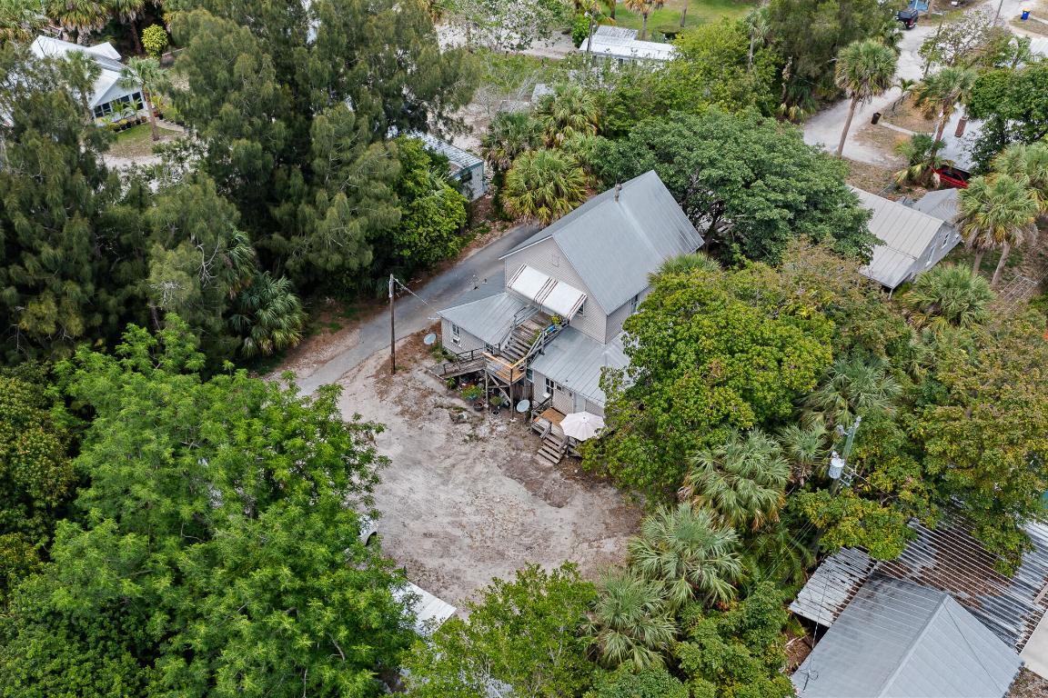 2172 Ne Poinciana Terrace Property Photo 7