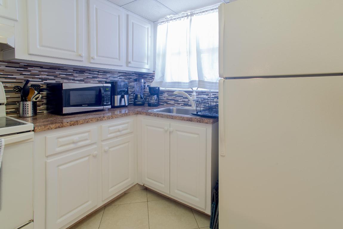 3091 E Sun Sunrise Lakes Drive E 207 Property Photo 2