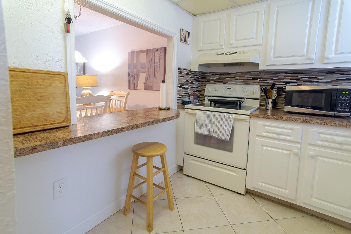 3091 E Sun Sunrise Lakes Drive E 207 Property Photo 3