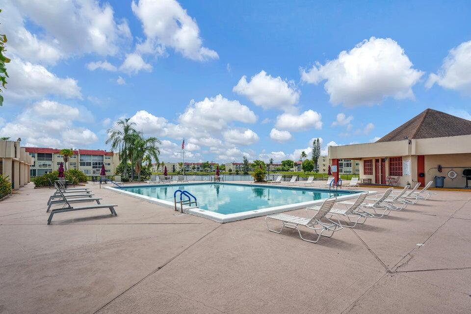 3091 E Sun Sunrise Lakes Drive E 207 Property Photo 29