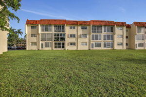 3091 E Sun Sunrise Lakes Drive E 207 Property Photo 47