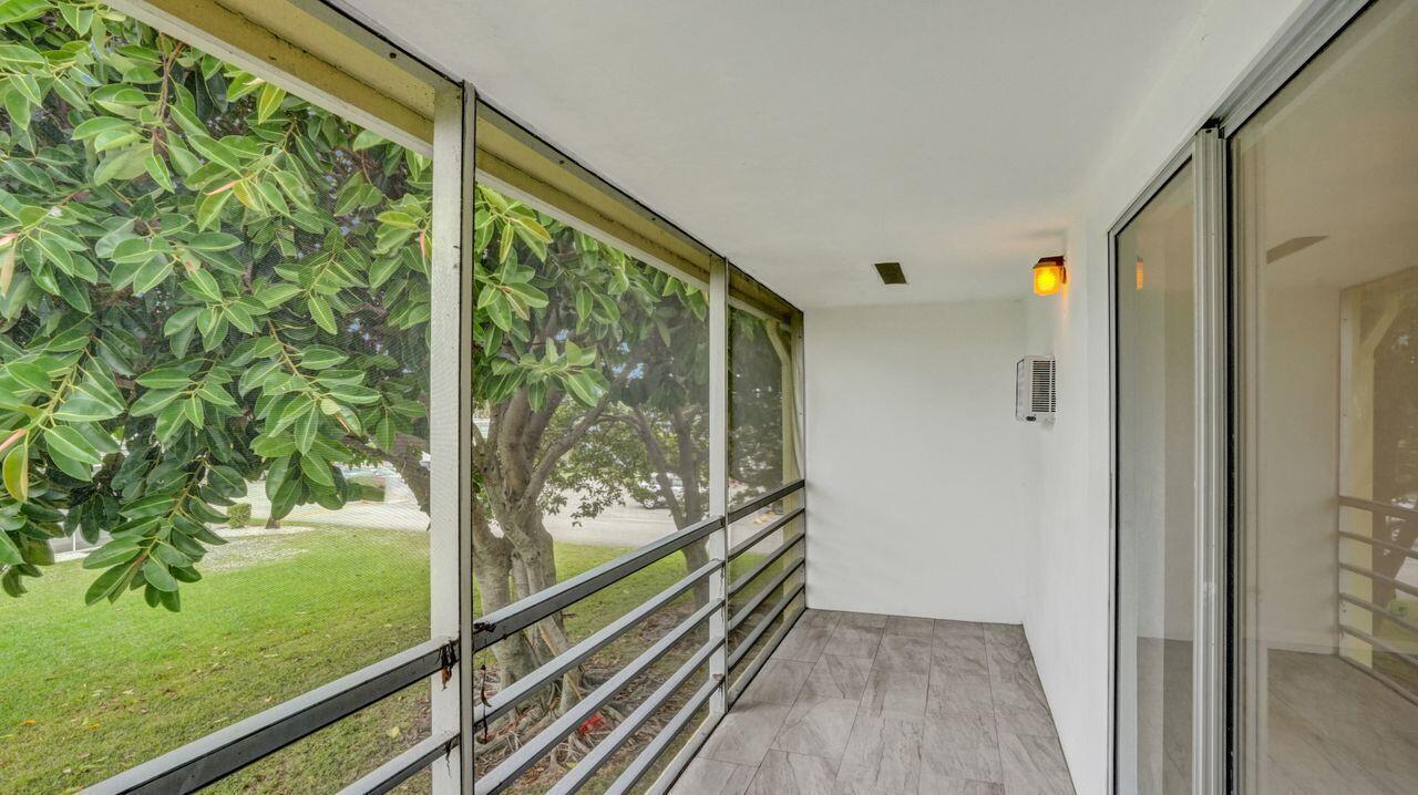 118 Sheffield E Property Photo 8