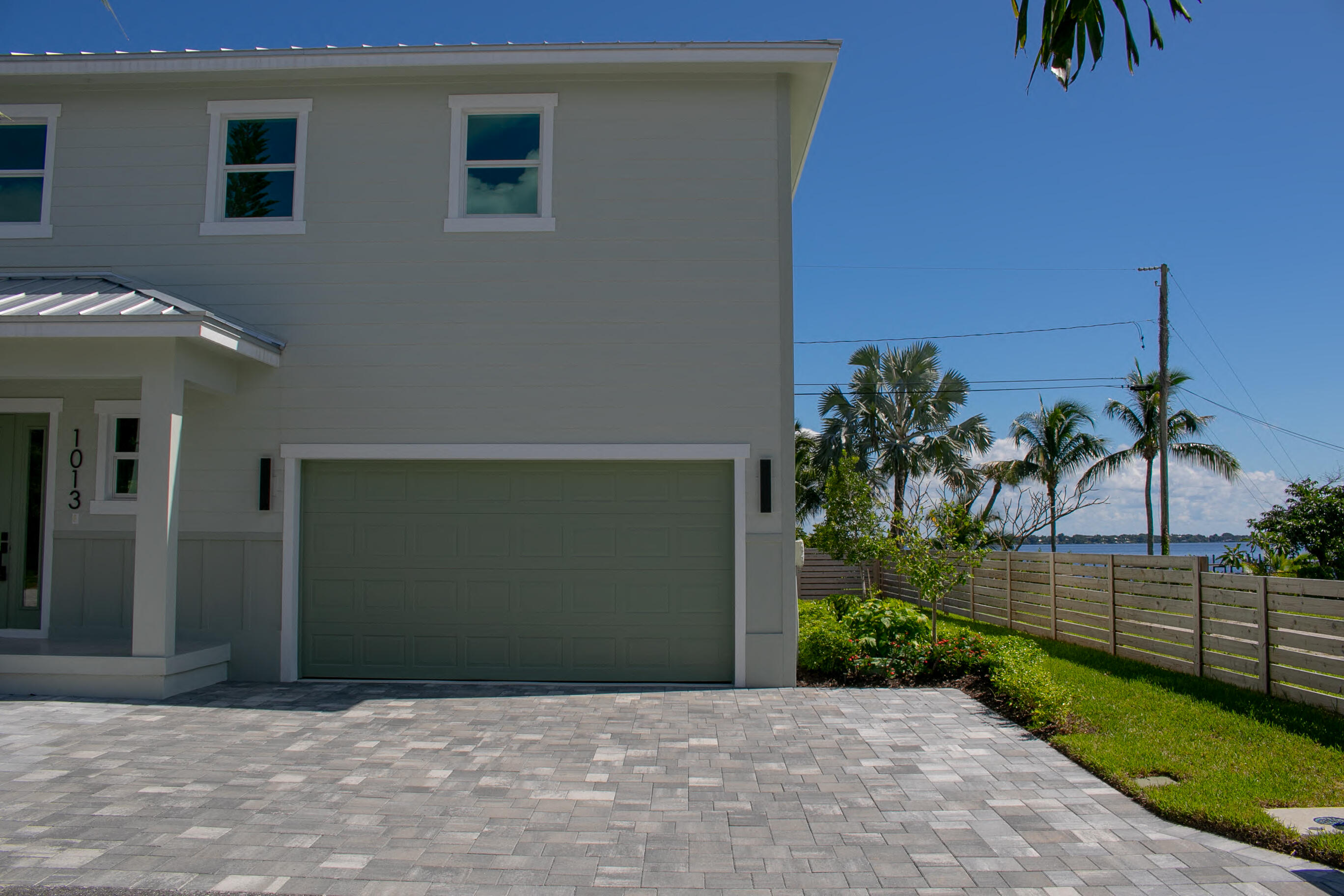 1013 Ne Orange Avenue Property Photo 2