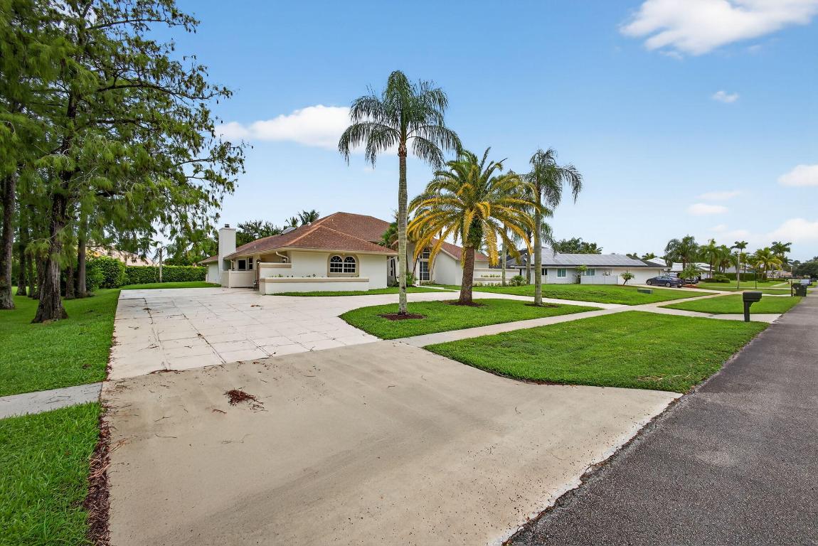 1295 Longlea Terrace Property Photo 3