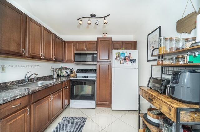 185 Normandy D Property Photo 4