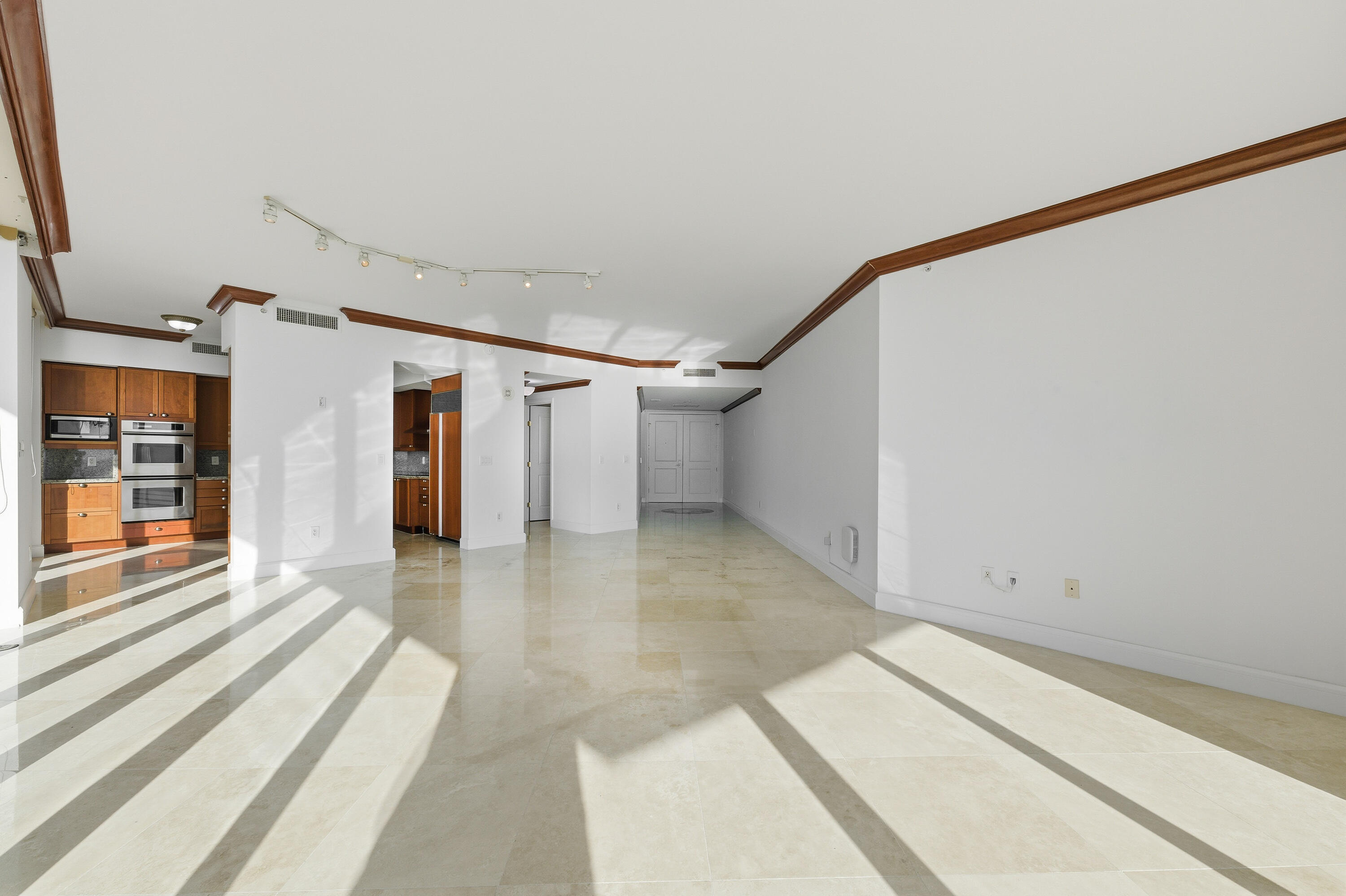 1063 Hillsboro Mile 301 Property Photo 8