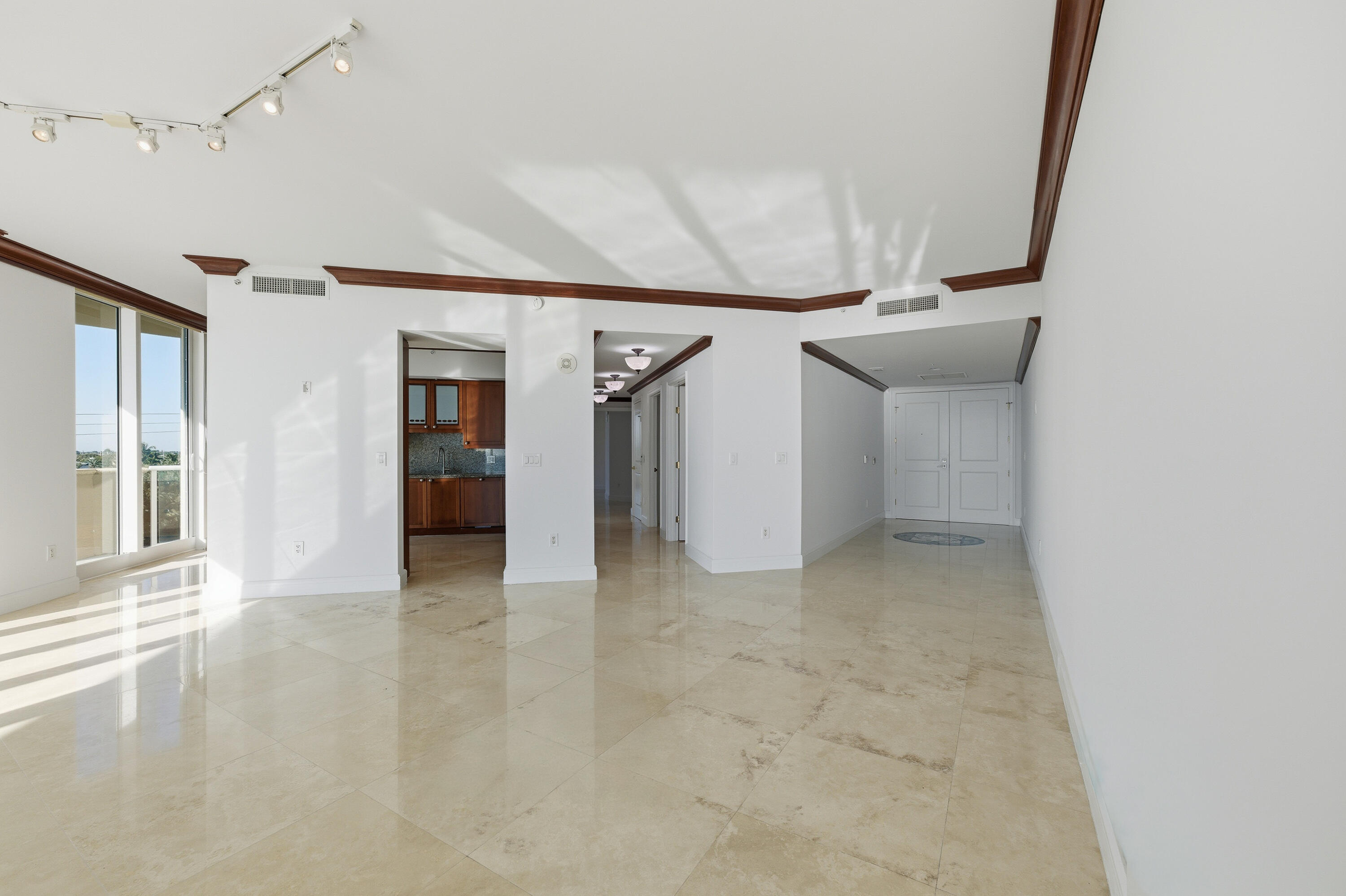 1063 Hillsboro Mile 301 Property Photo 10