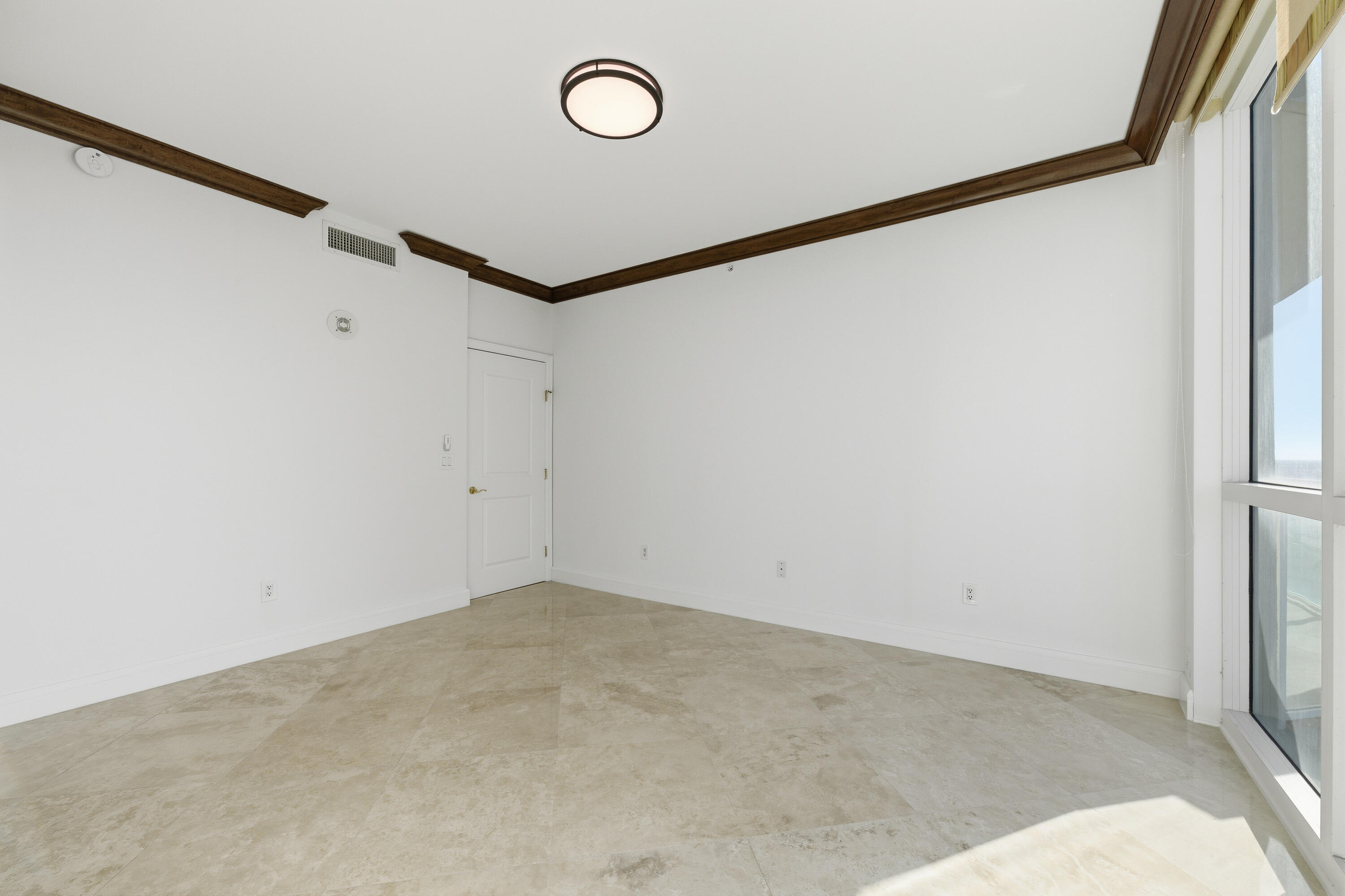 1063 Hillsboro Mile 301 Property Photo 16