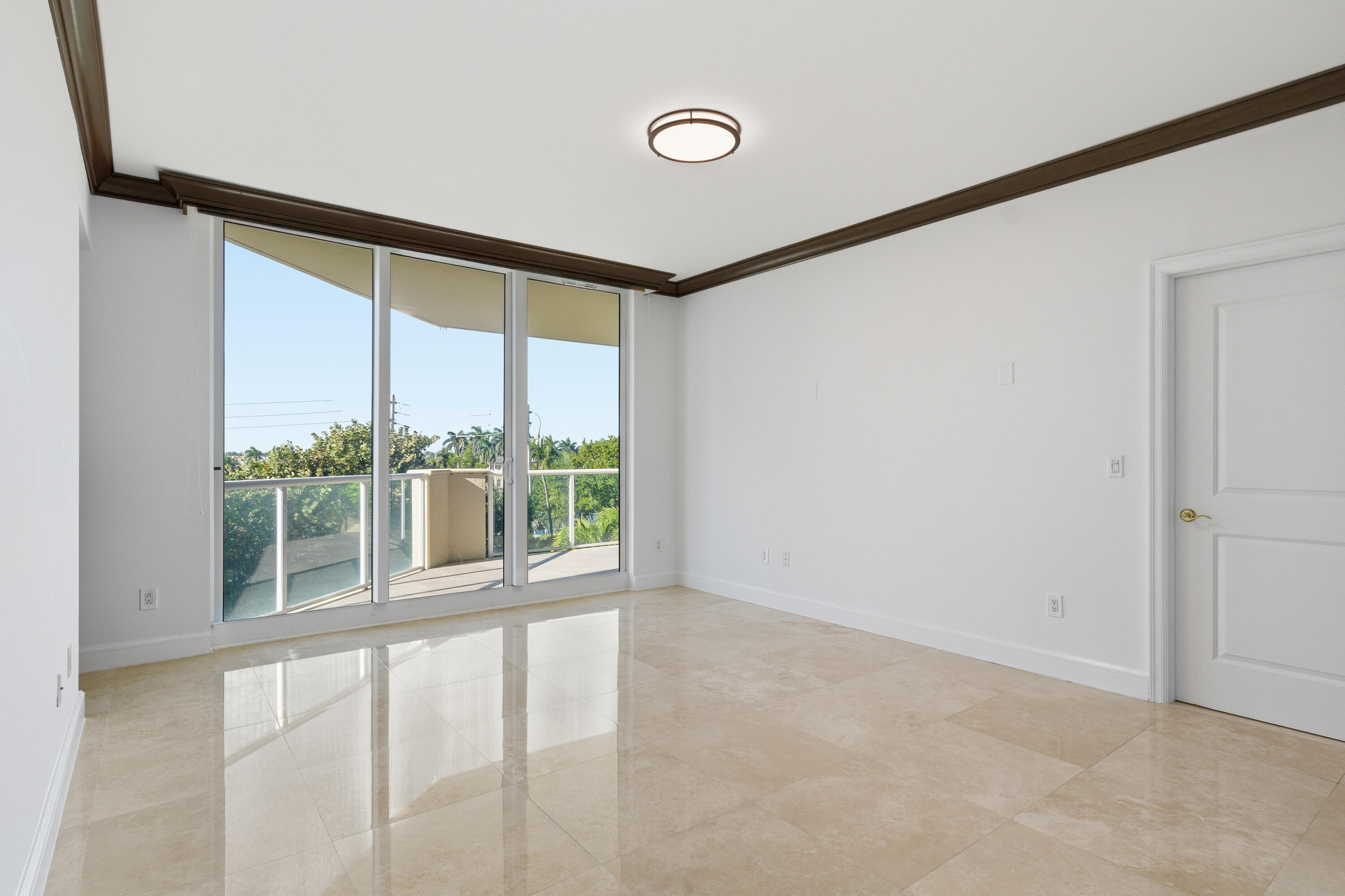 1063 Hillsboro Mile 301 Property Photo 18