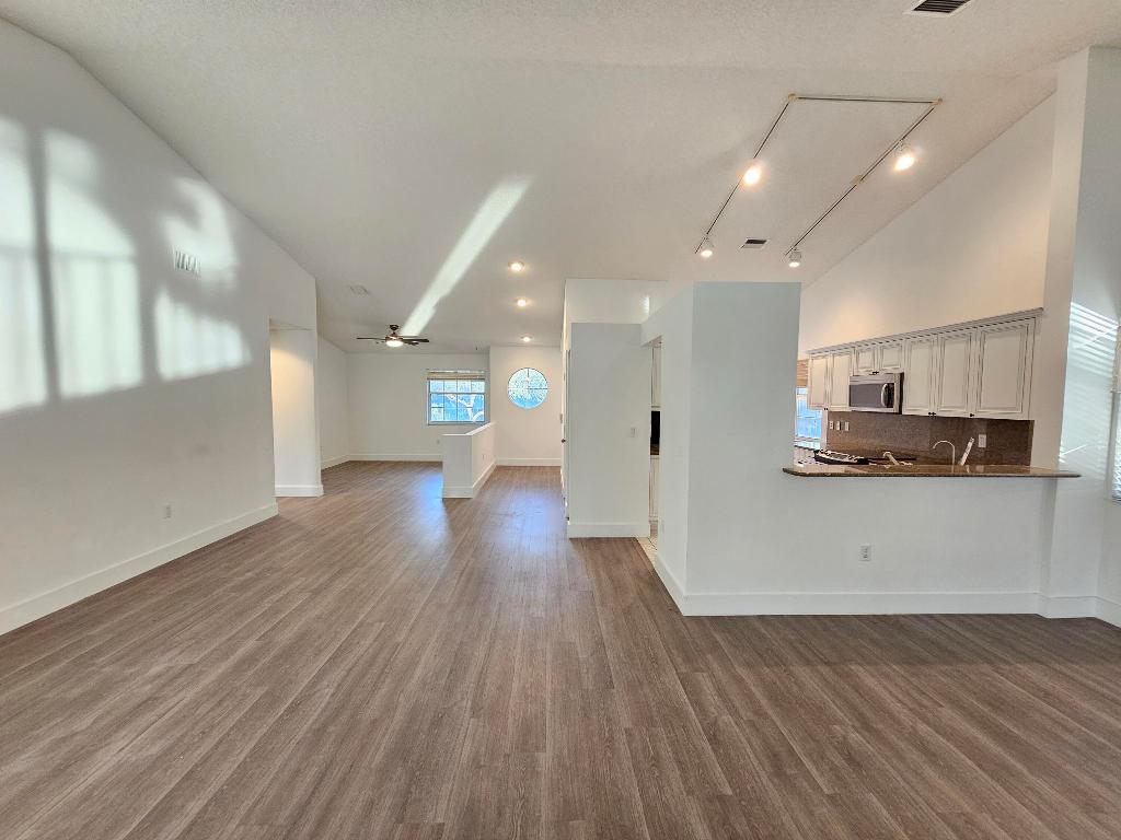 9637 Shadybrook Drive 201 Property Photo 4