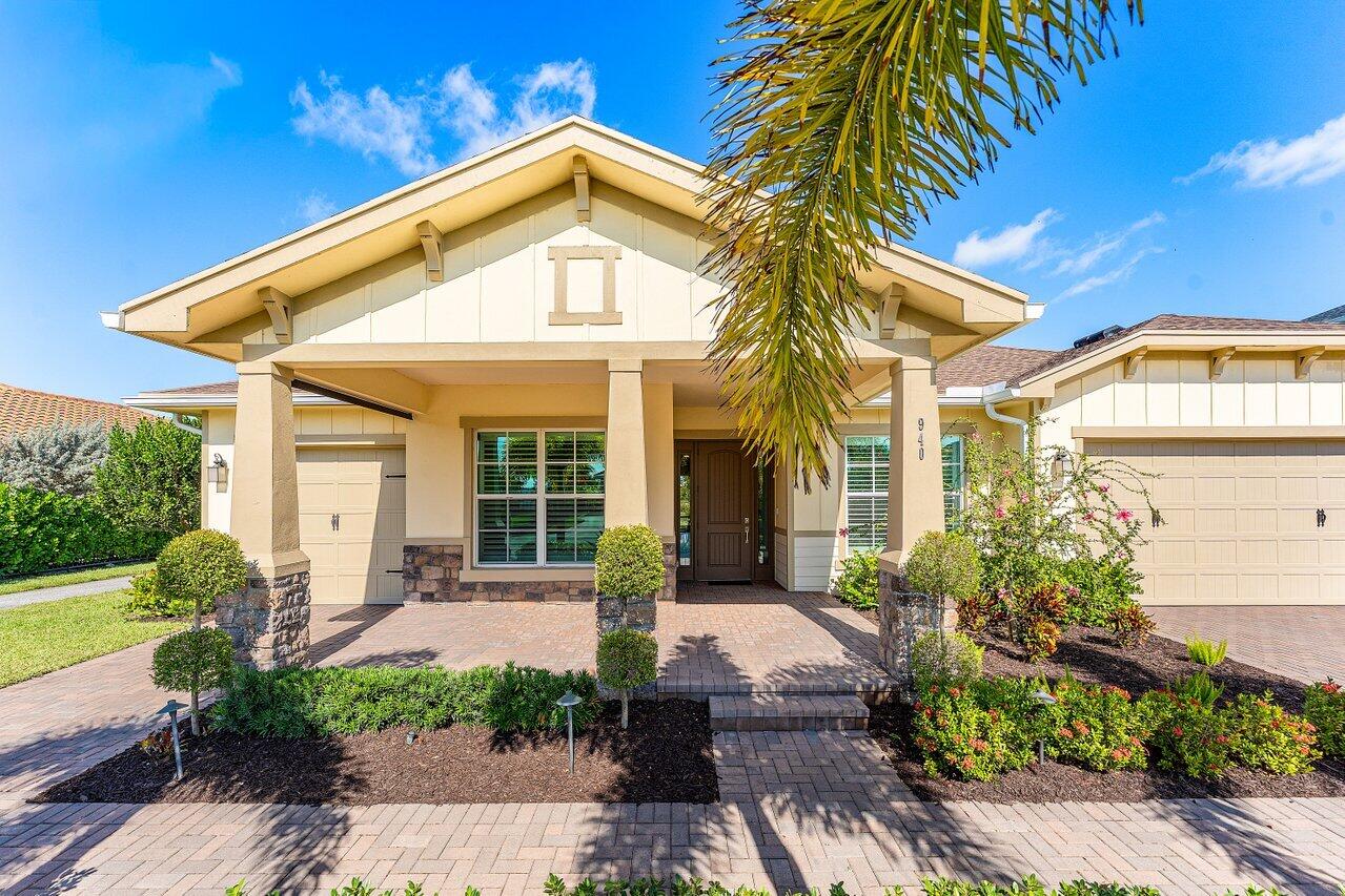 940 Hookline Circle Property Photo 3
