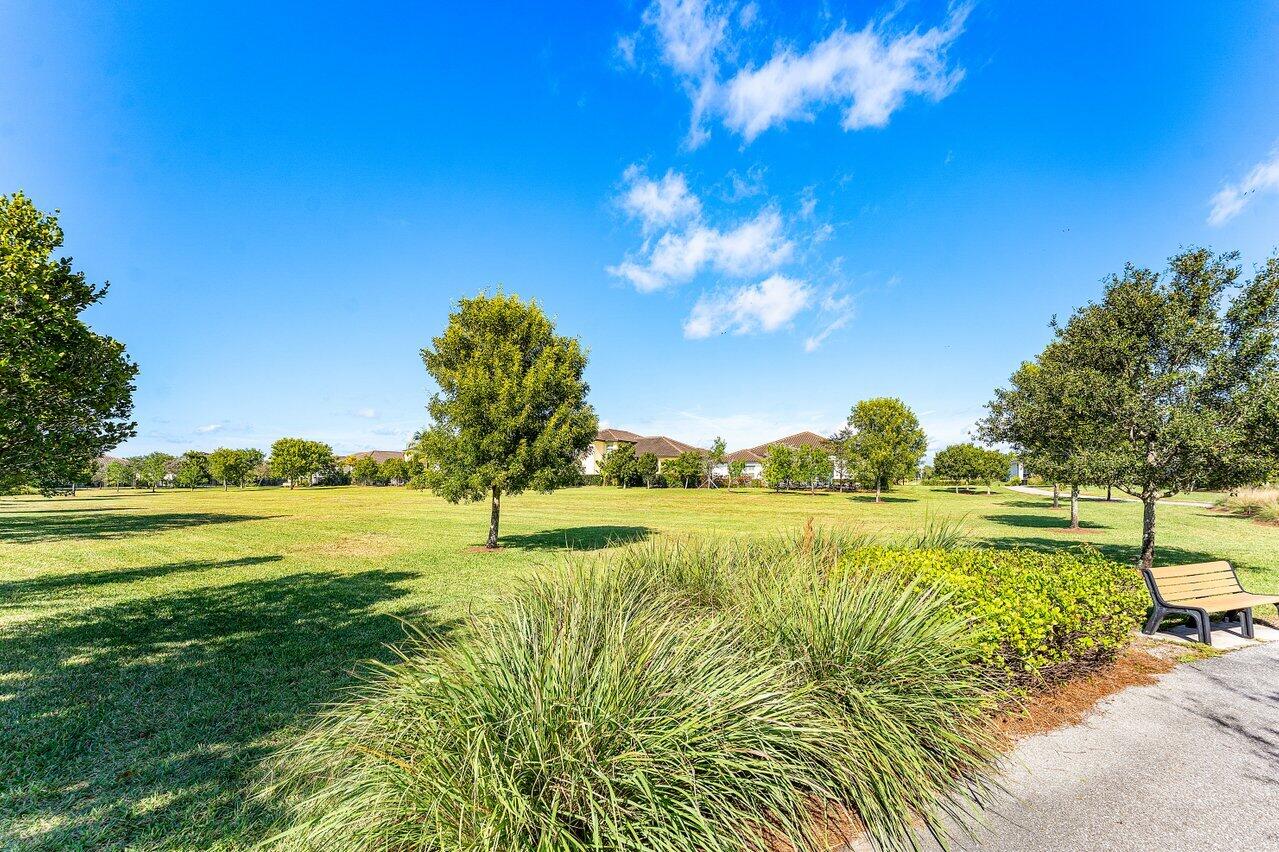 940 Hookline Circle Property Photo 44