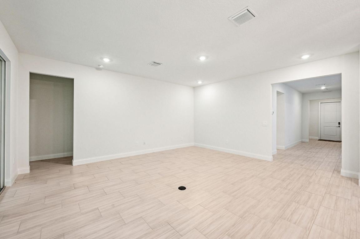 5625 Hampton Park Circle Property Photo 8