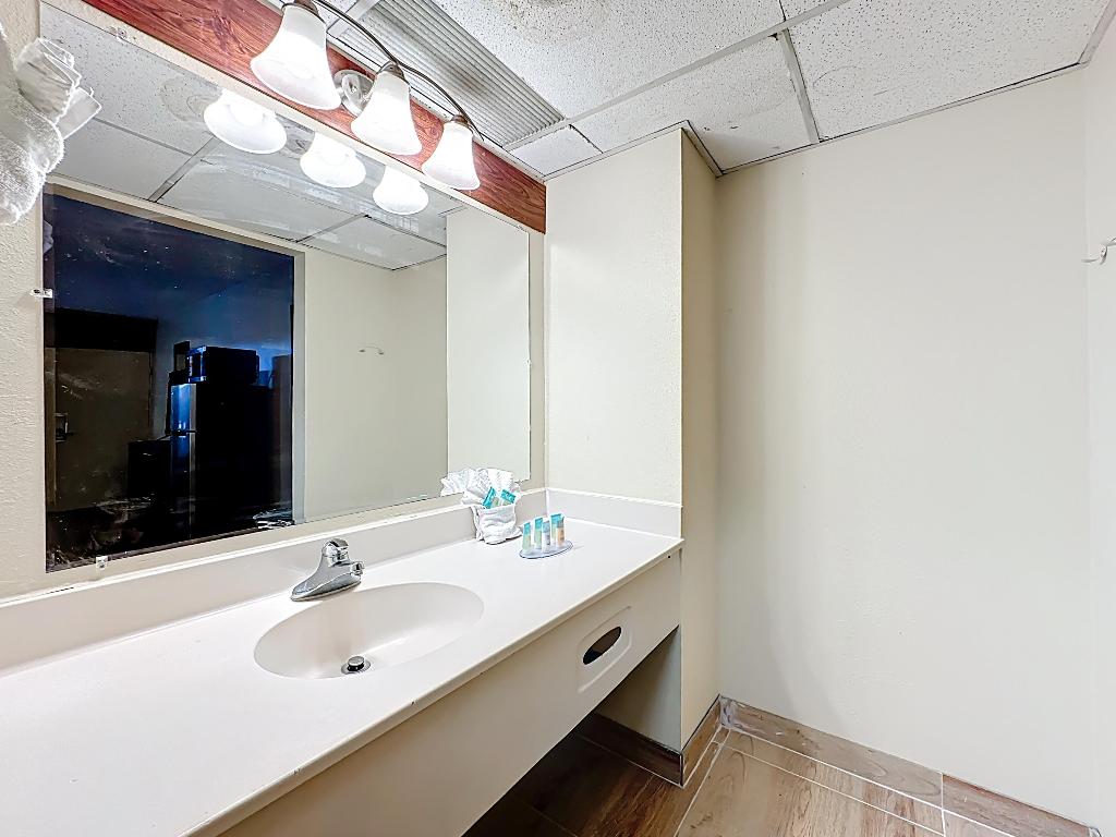 910 Suemac Road Property Photo 18