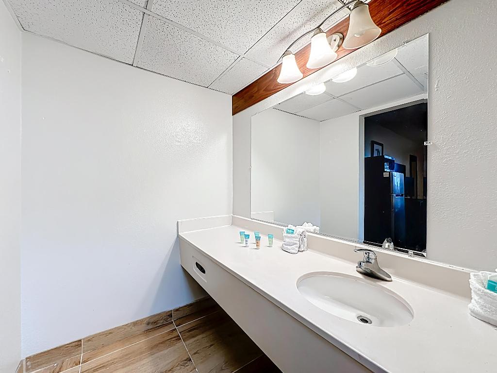 910 Suemac Road Property Photo 25