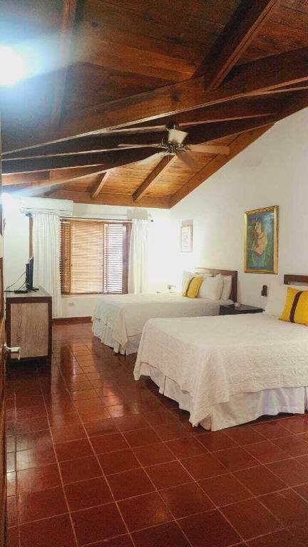 143 00 Property Photo 14