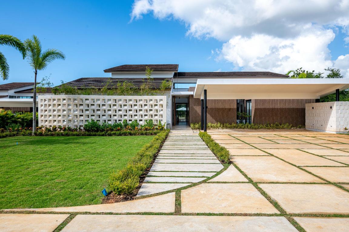 1 00 Property Photo 3