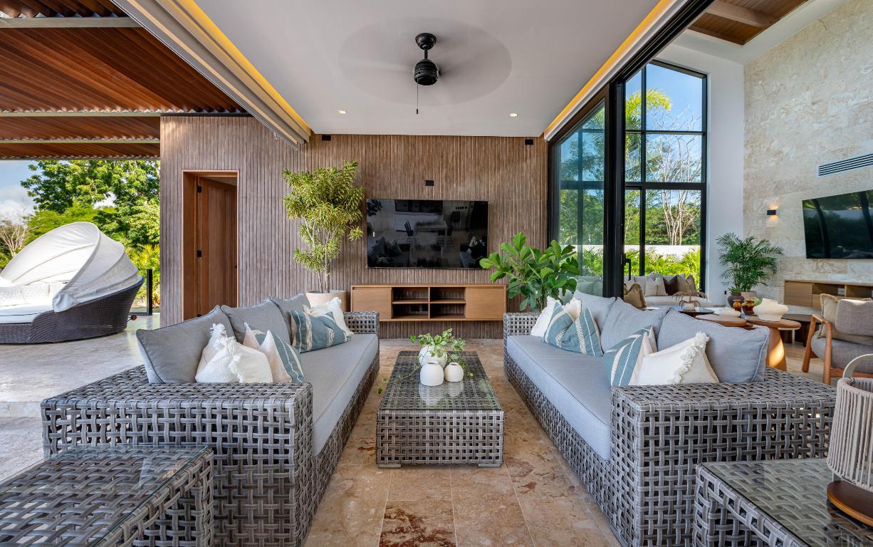 1 00 Property Photo 13
