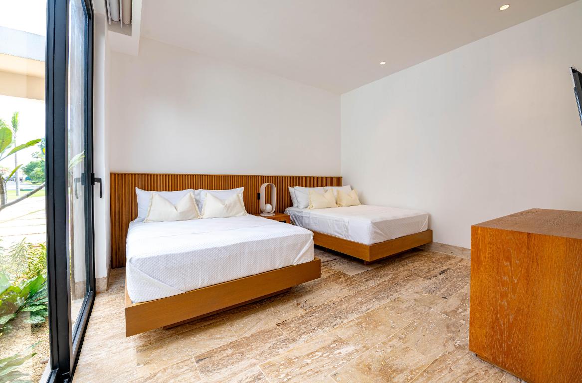 1 00 Property Photo 28