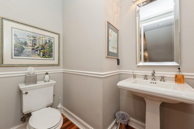 310 E Mallory Circle Property Photo 7