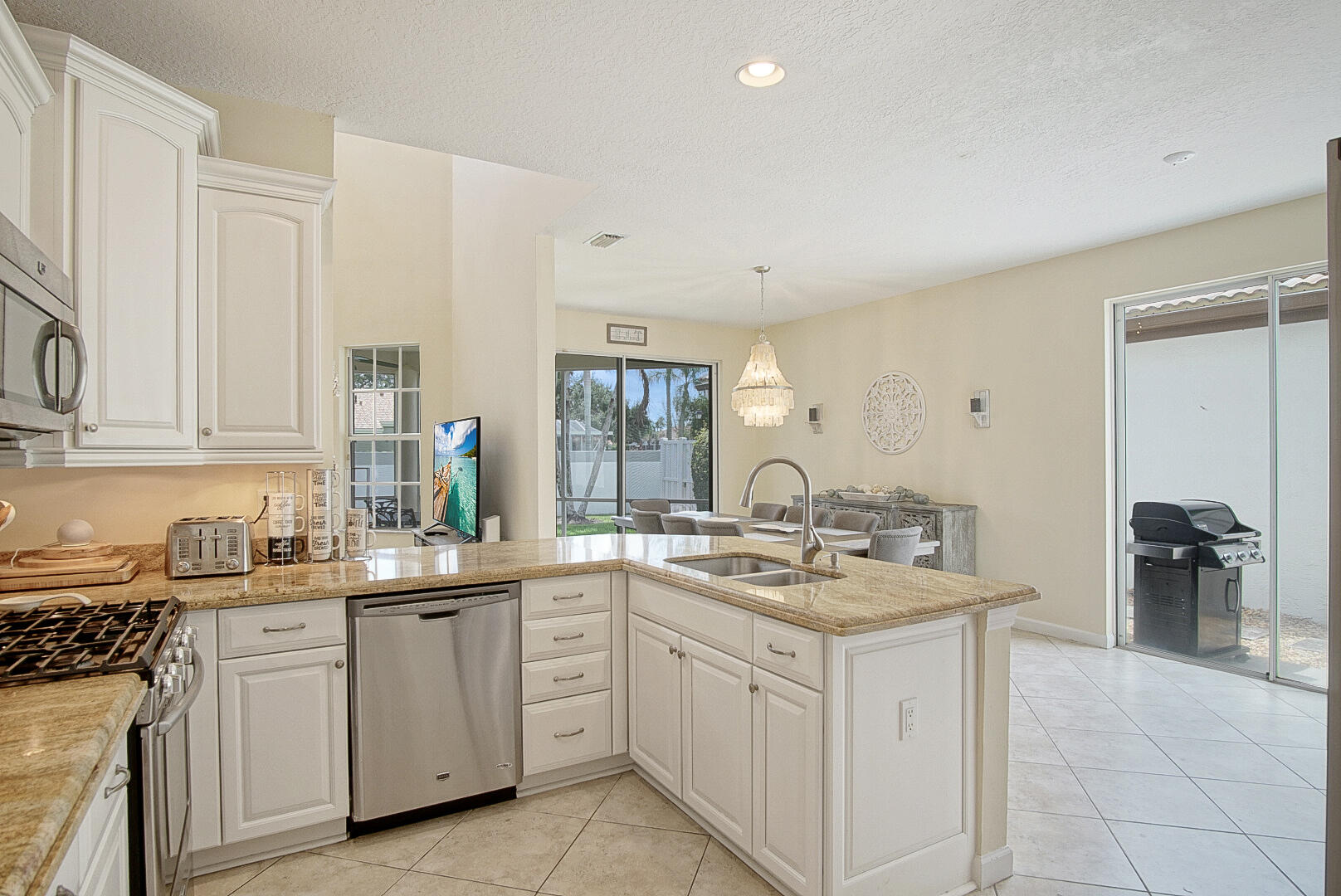 8176 Quail Meadow Way Property Photo 11