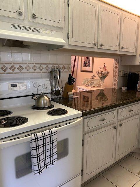 2615 S Garden Drive 103 Property Photo 3