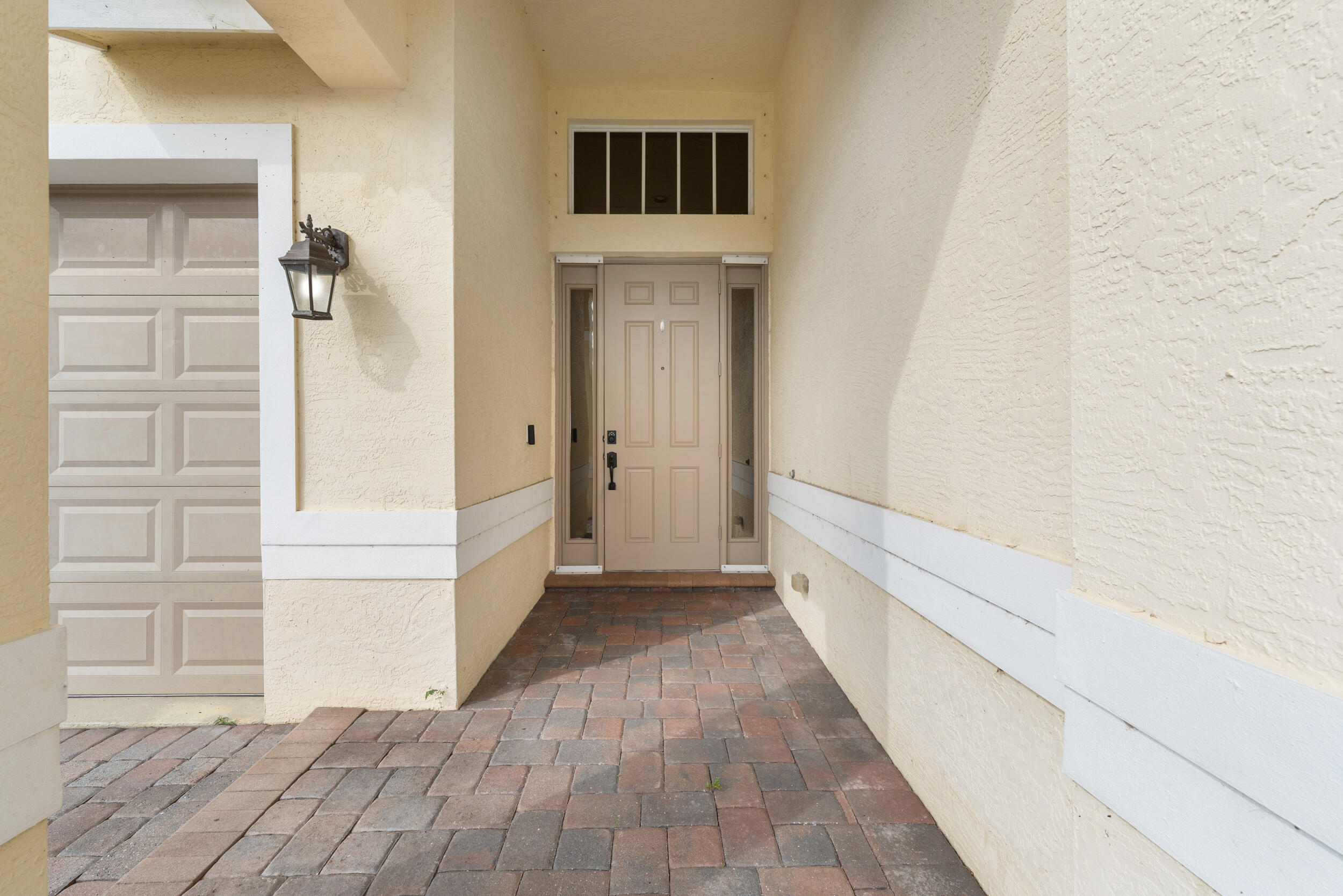 1040 Se Fleming Way Property Photo 7