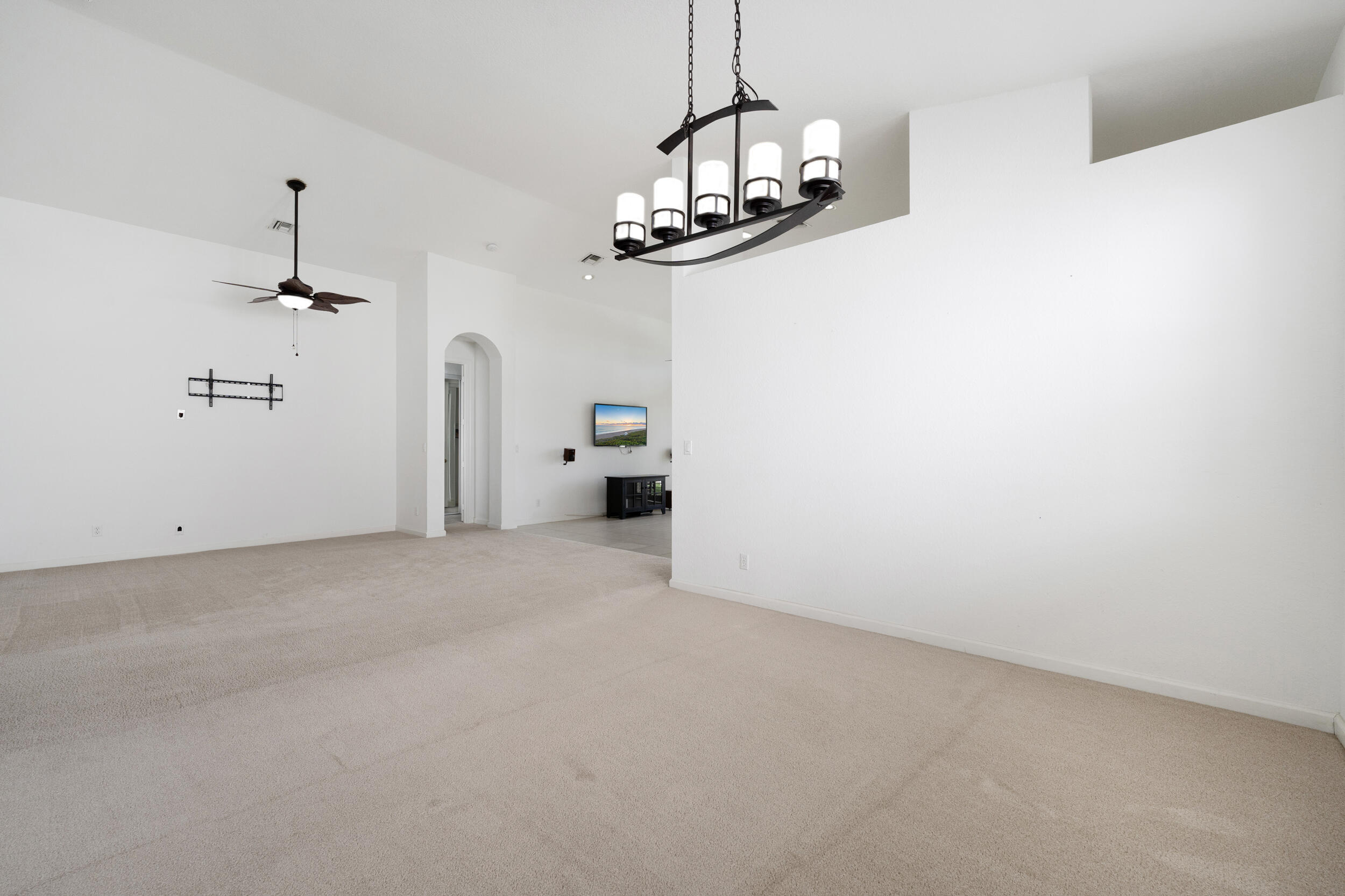 1040 Se Fleming Way Property Photo 11