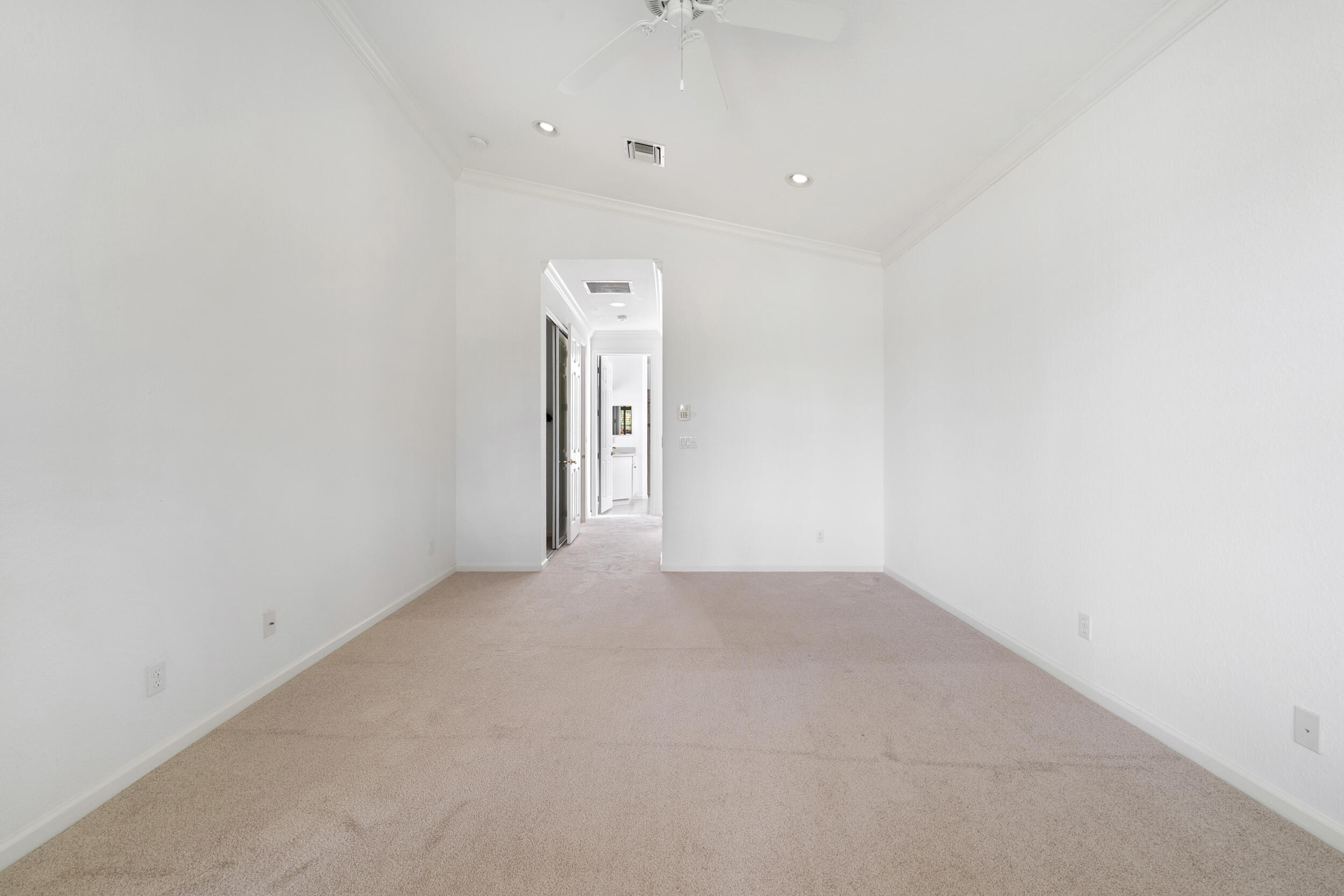 1040 Se Fleming Way Property Photo 12