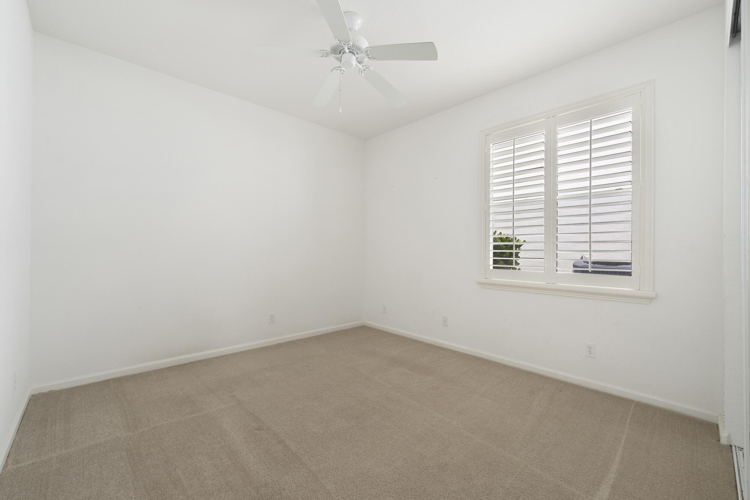 1040 Se Fleming Way Property Photo 19