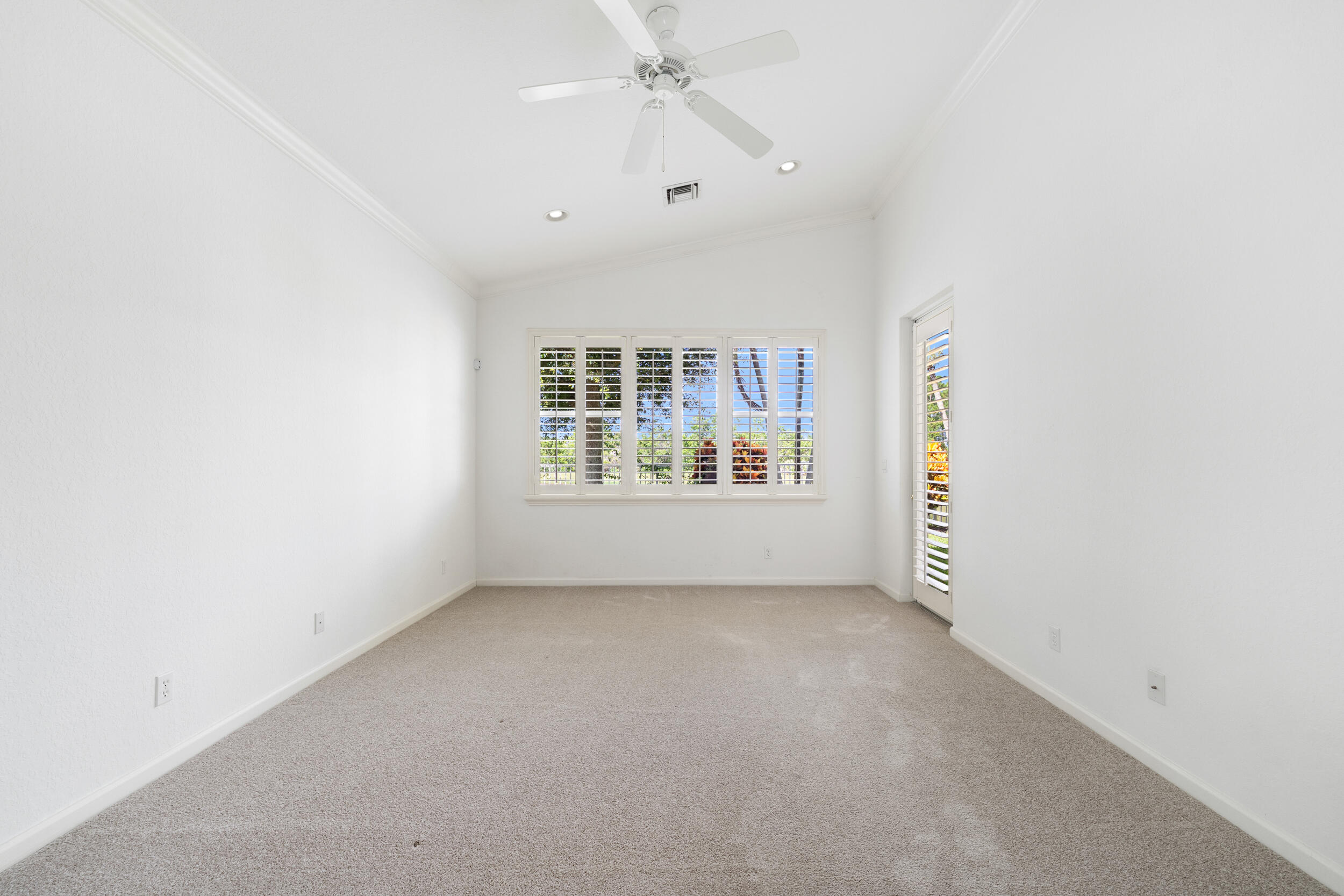 1040 Se Fleming Way Property Photo 21