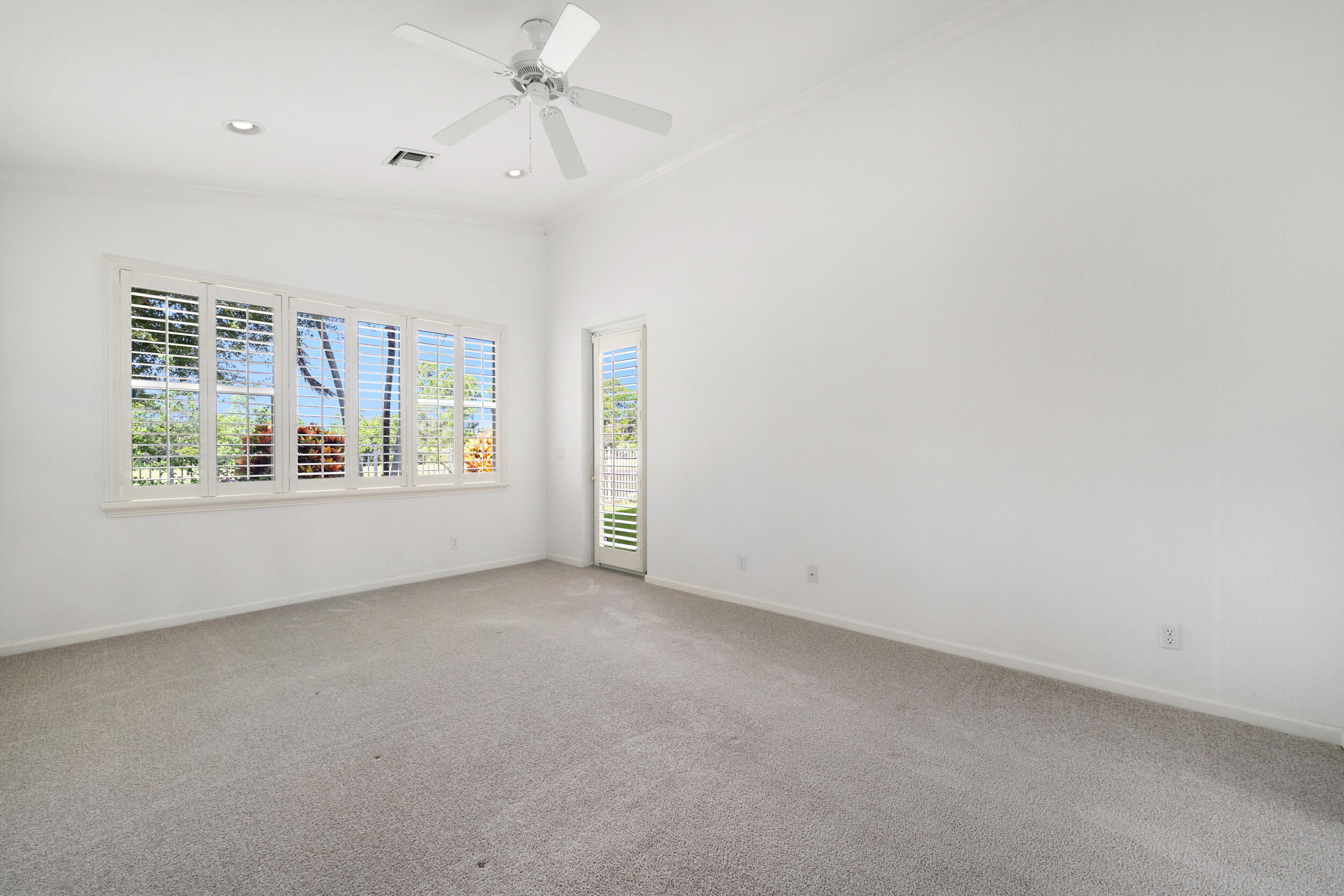 1040 Se Fleming Way Property Photo 22