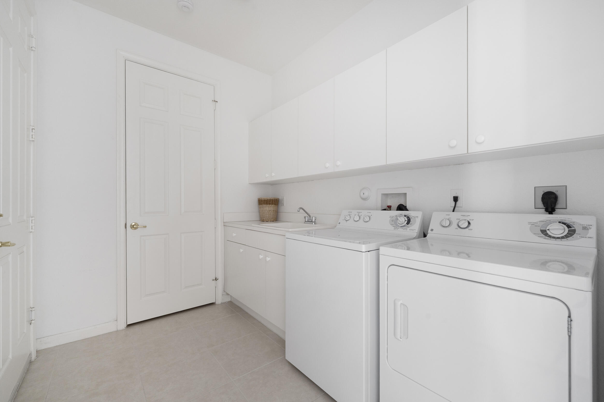 1040 Se Fleming Way Property Photo 26