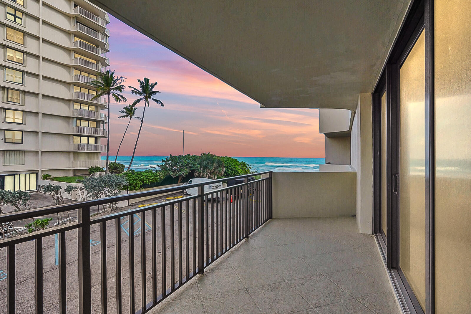 5460 N Ocean Drive 1d Property Photo 2