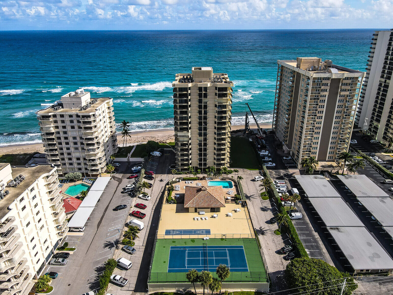 5460 N Ocean Drive 1d Property Photo 3