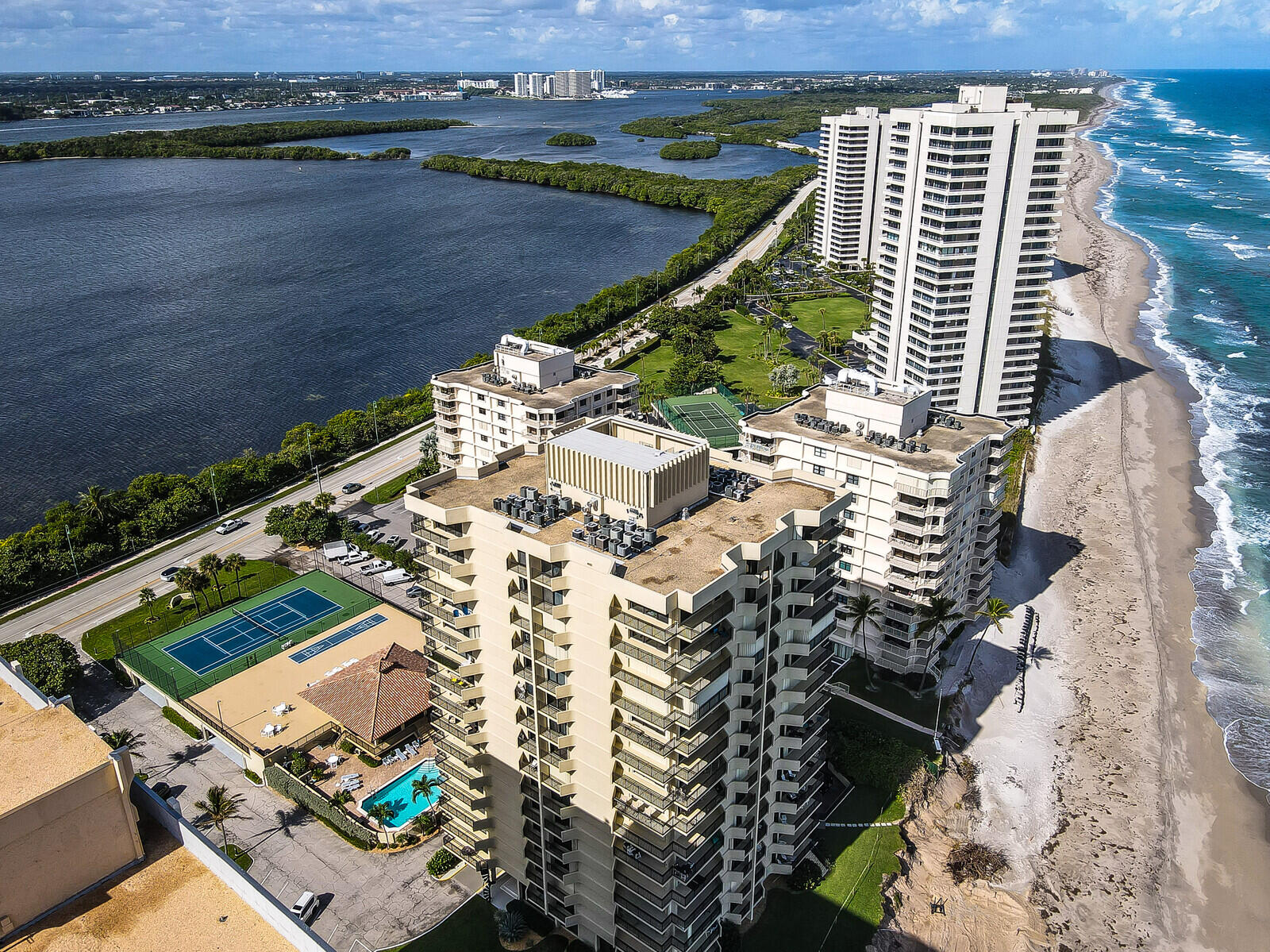 5460 N Ocean Drive 1d Property Photo 4