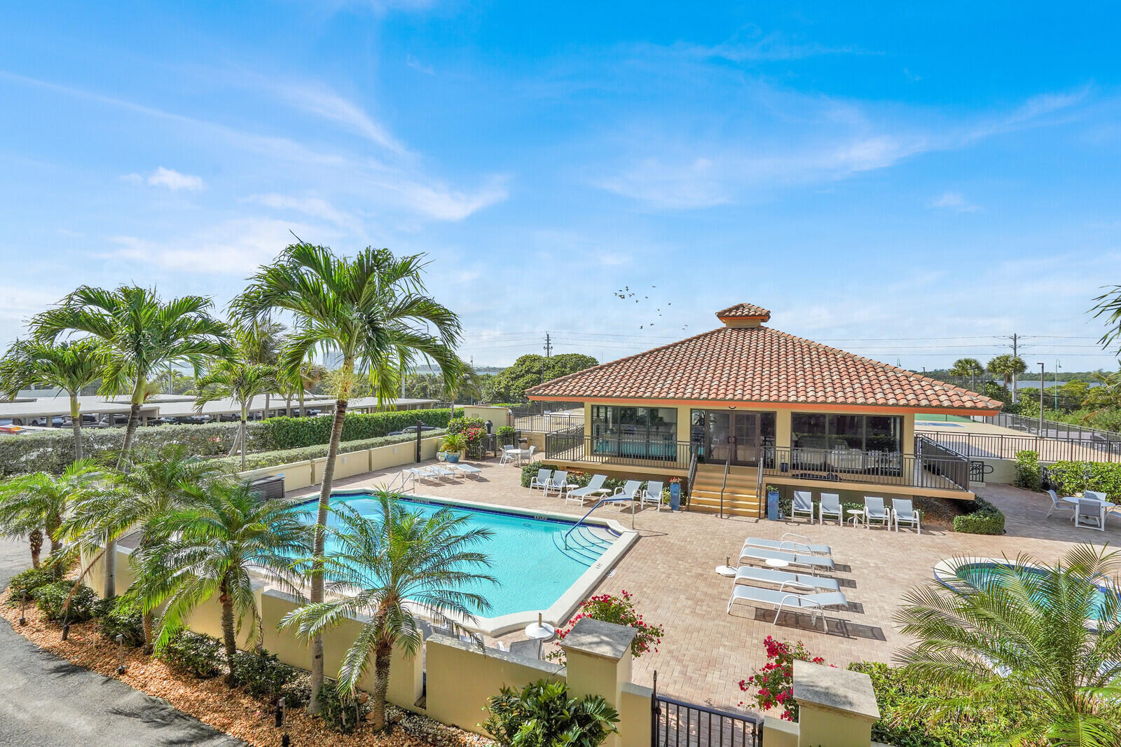 5460 N Ocean Drive 1d Property Photo 6