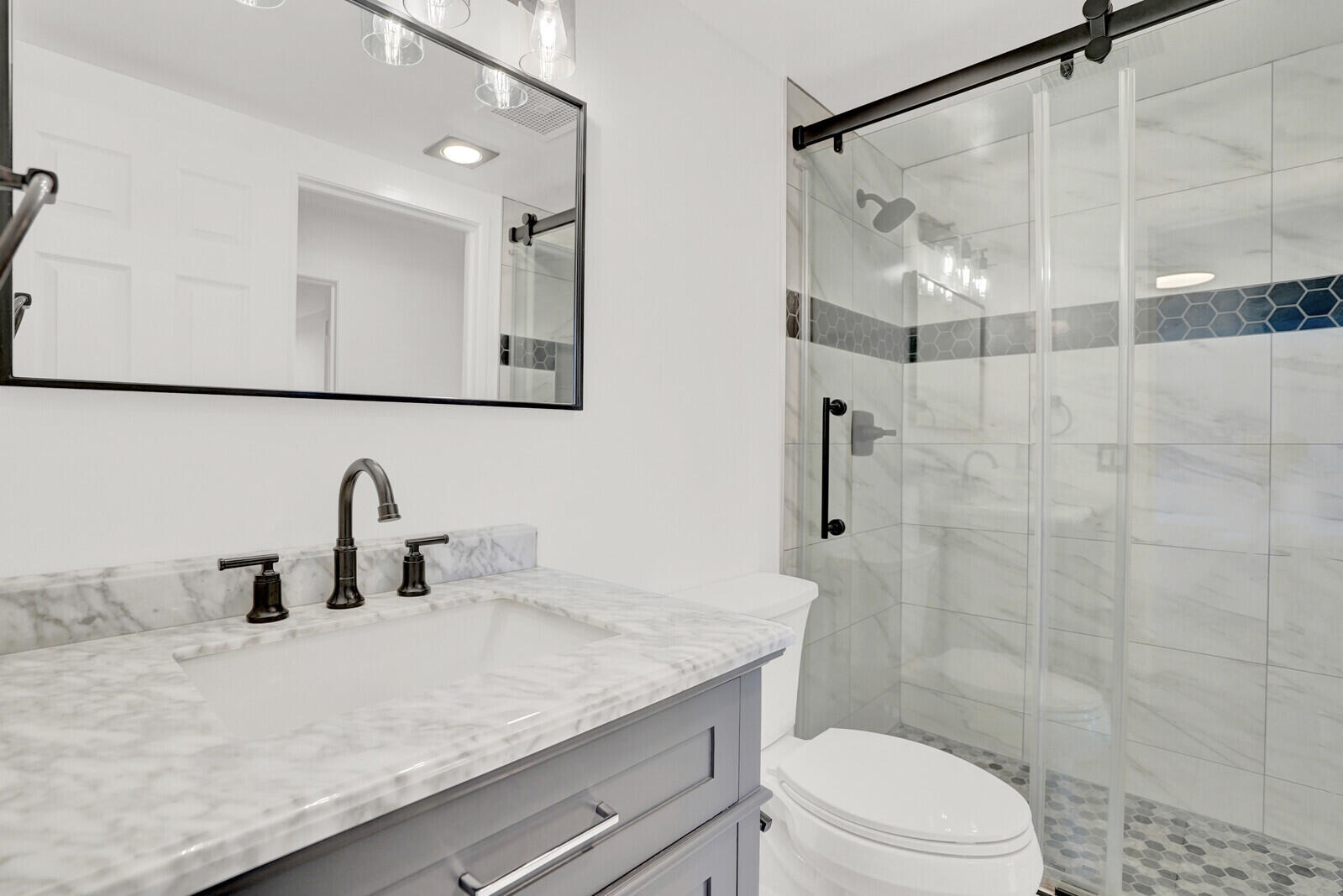 5460 N Ocean Drive 1d Property Photo 8