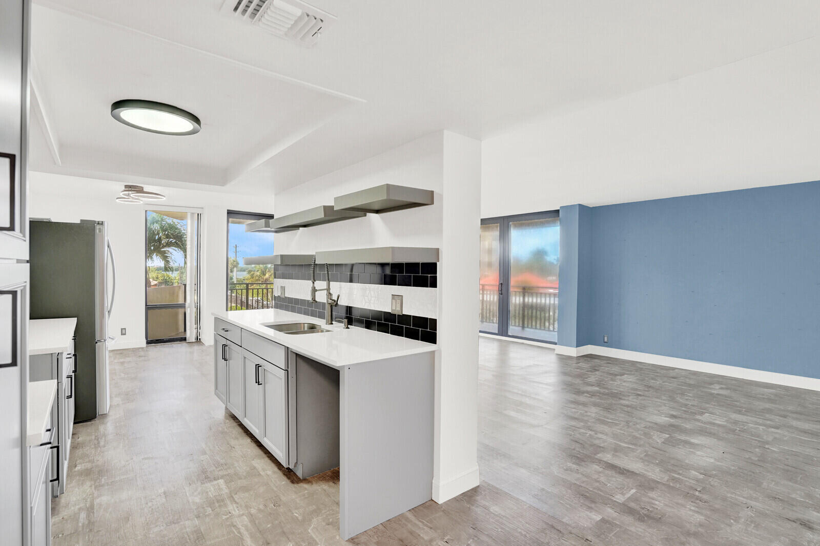 5460 N Ocean Drive 1d Property Photo 12