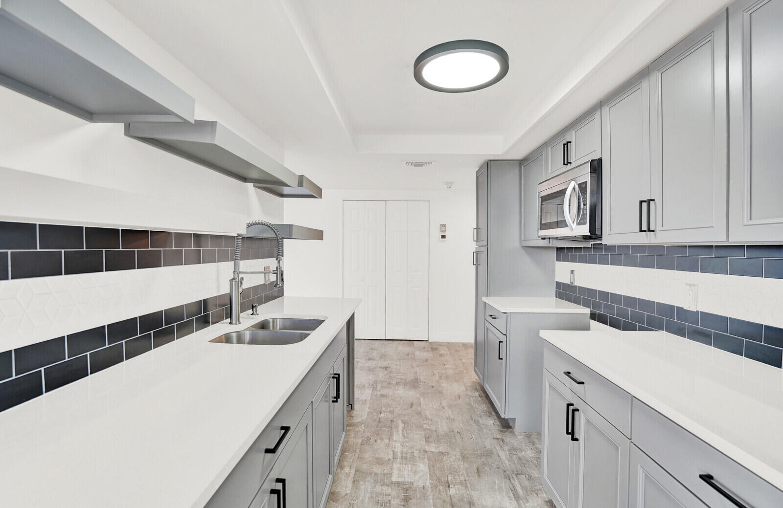5460 N Ocean Drive 1d Property Photo 18
