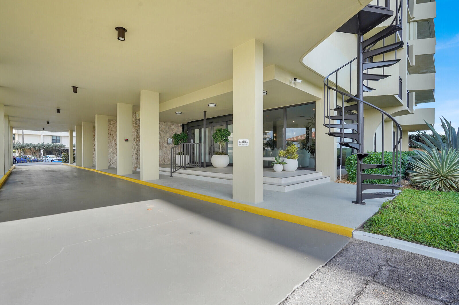 5460 N Ocean Drive 1d Property Photo 49