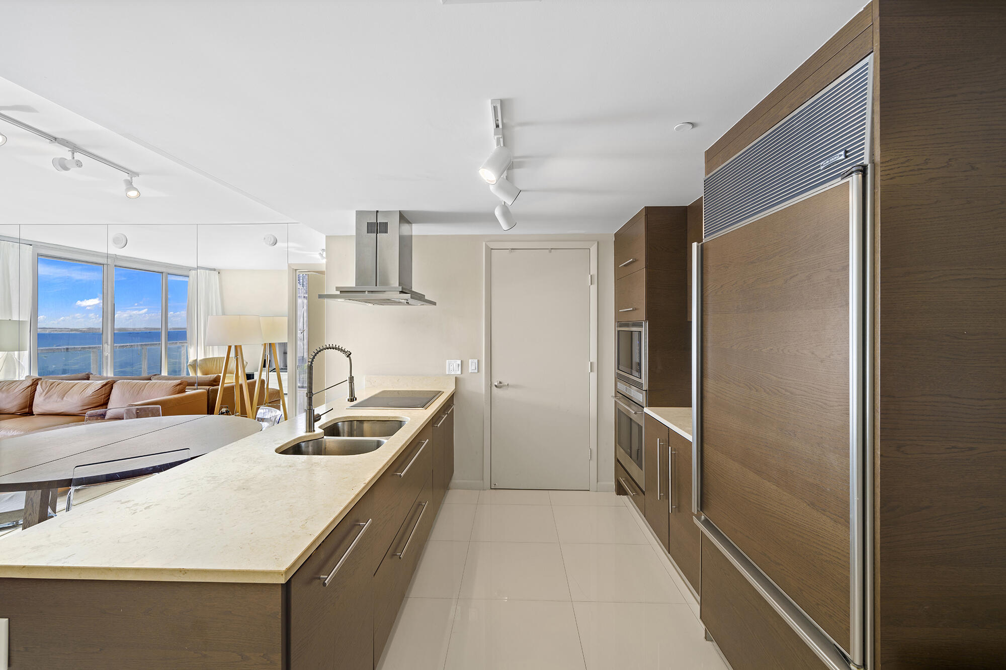 495 Brickell Avenue 911 Property Photo 2