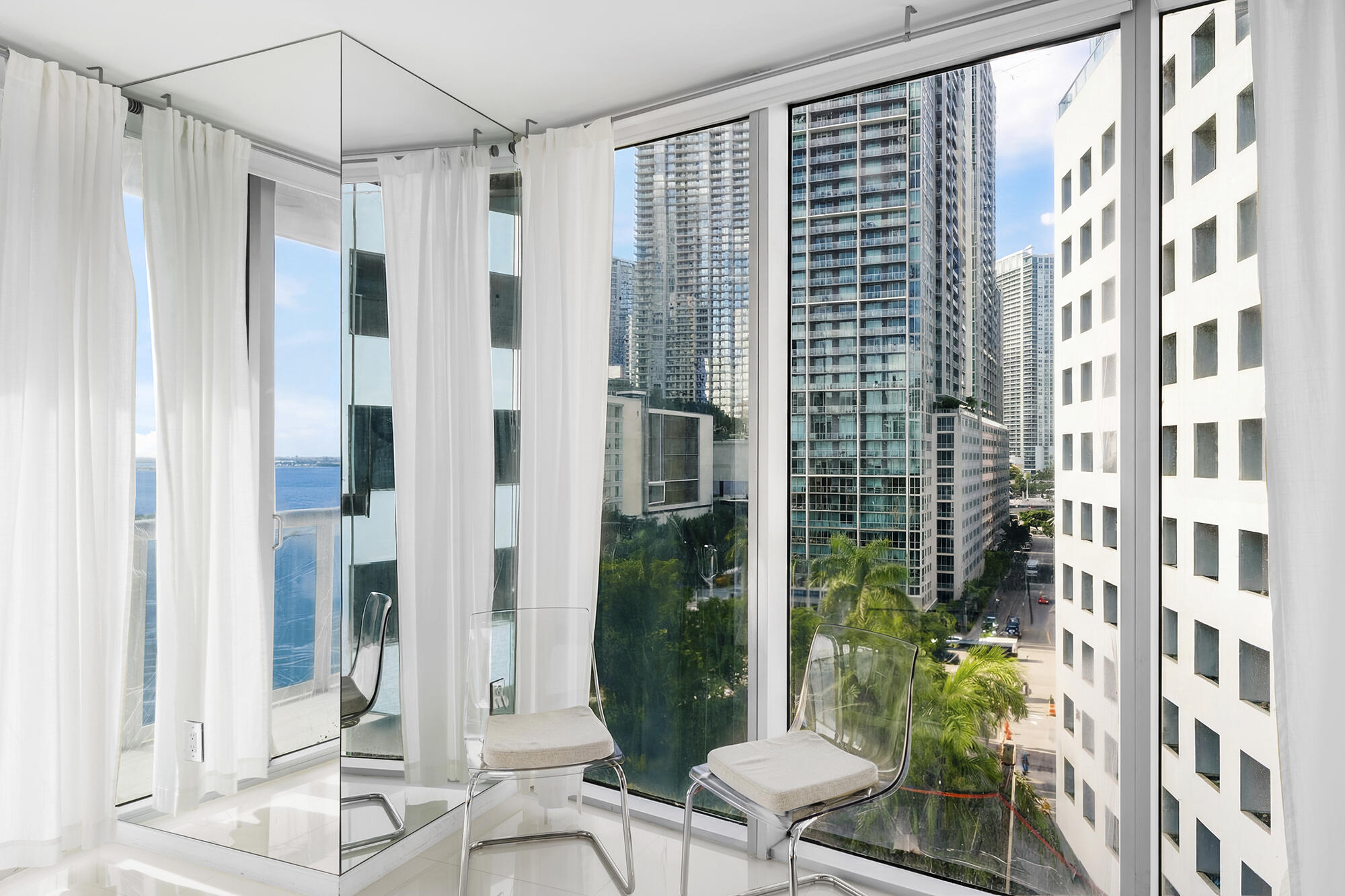 495 Brickell Avenue 911 Property Photo 3