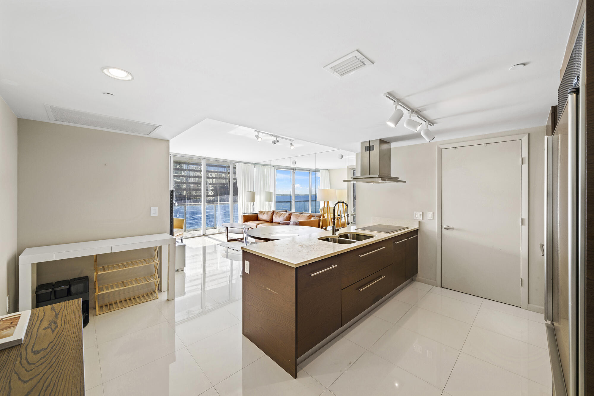 495 Brickell Avenue 911 Property Photo 4
