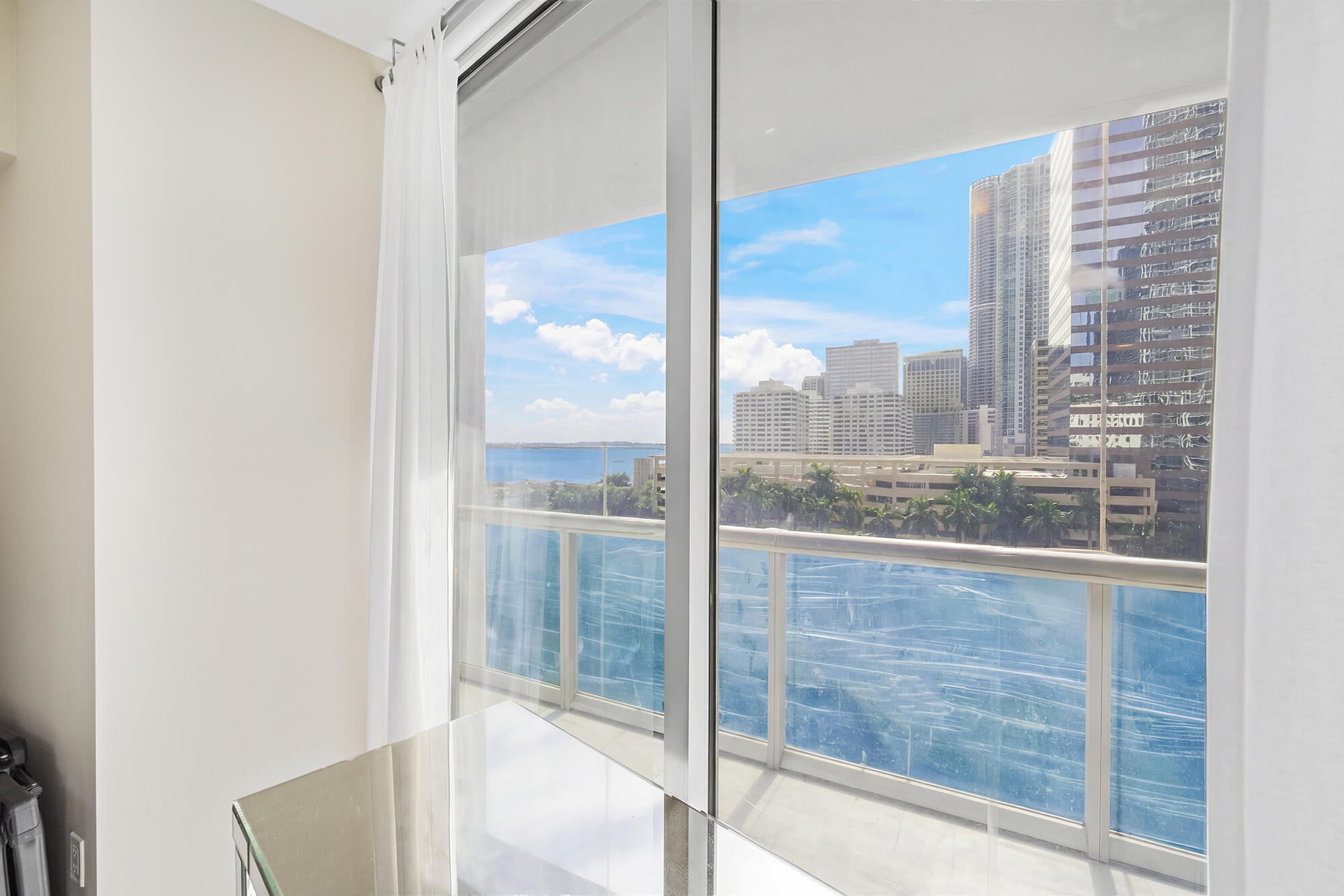 495 Brickell Avenue 911 Property Photo 10