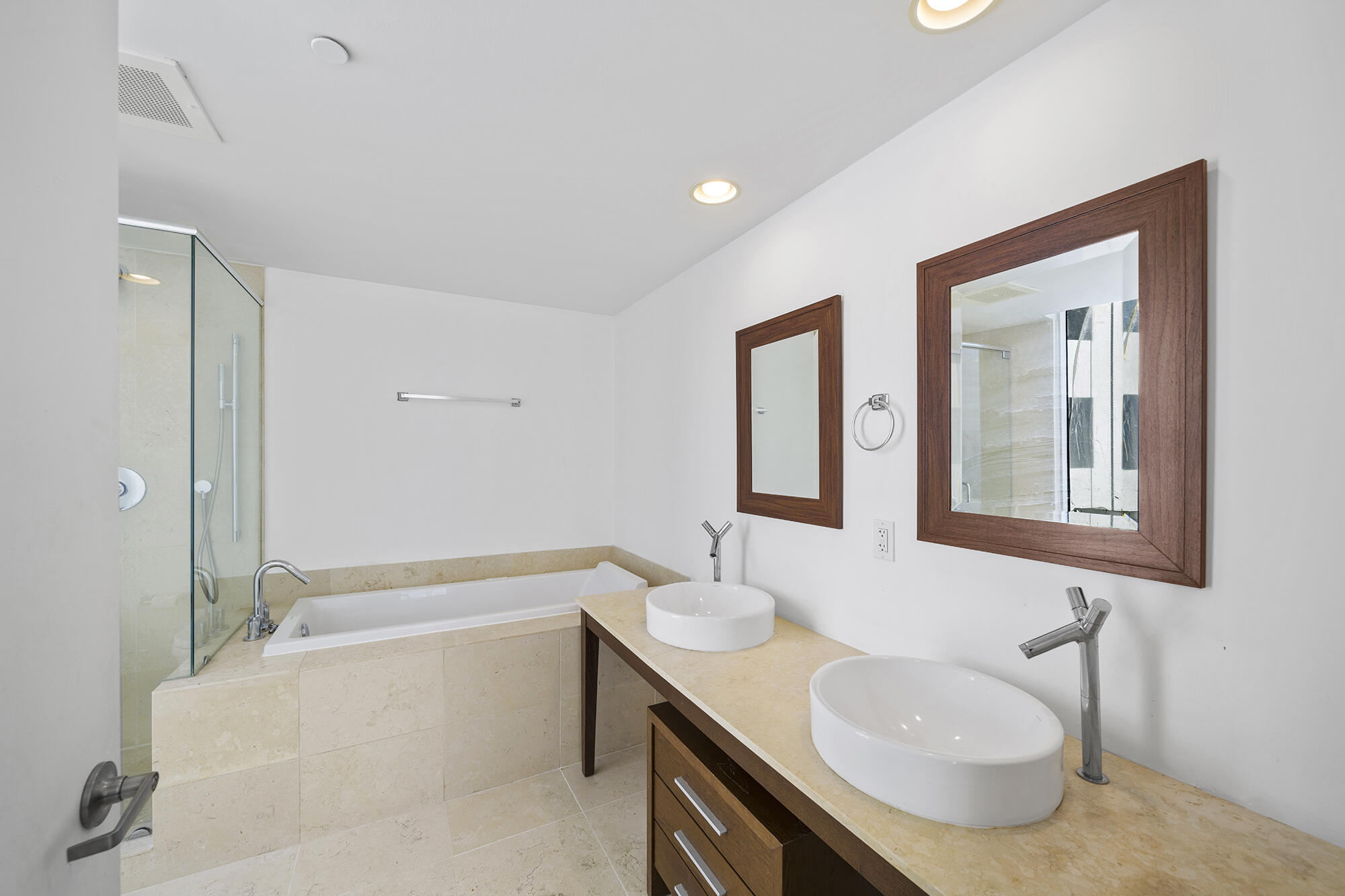 495 Brickell Avenue 911 Property Photo 13