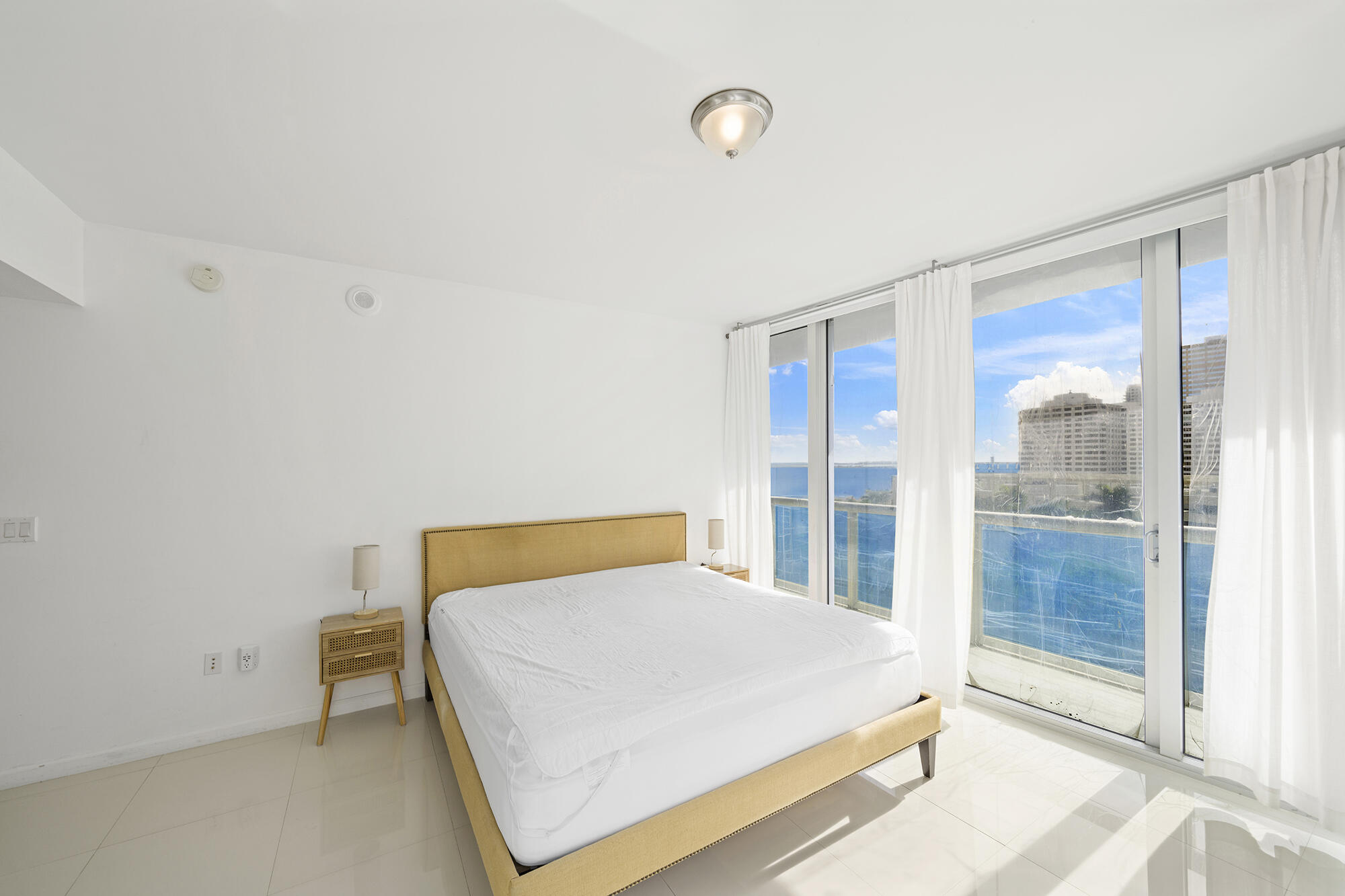 495 Brickell Avenue 911 Property Photo 15