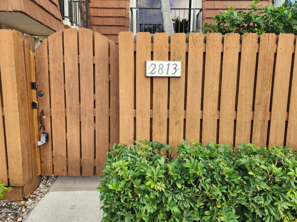 2813 28th Court Property Photo 2