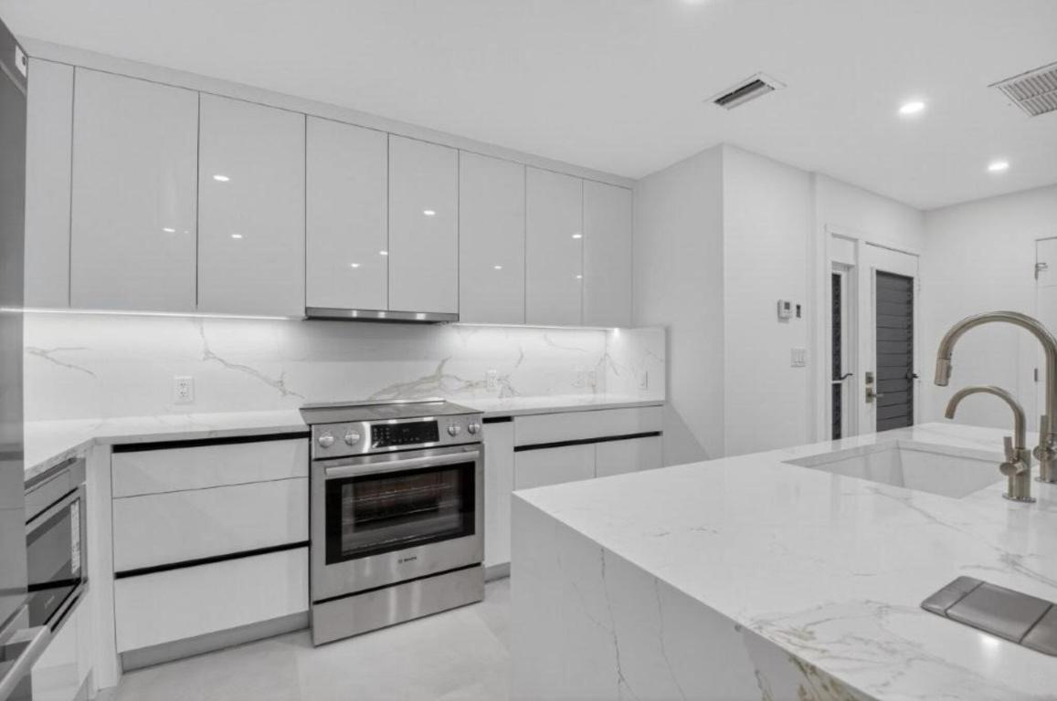 7126 Rain Forest Drive Property Photo 9