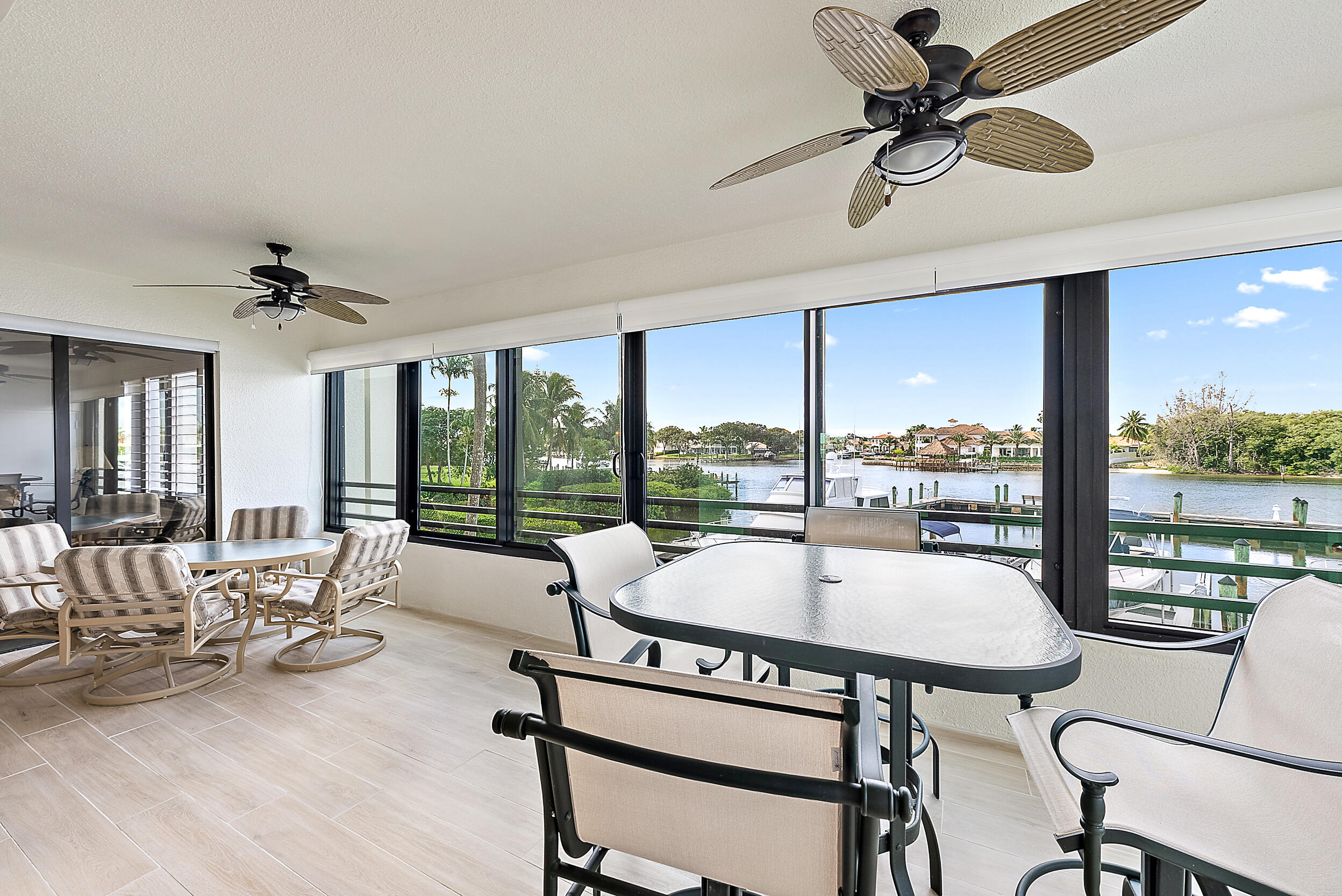 926 Oak Harbour Drive Property Photo 3